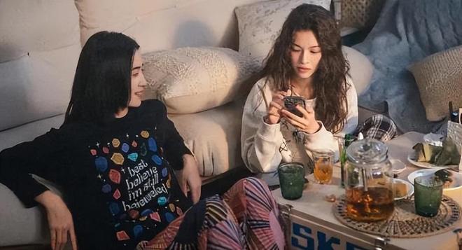 影后宋佳用奖杯当化妆镜pg电子试玩入口金鸡奖(图5) 影后宋佳用奖杯当化妆镜pg电子试玩入口金鸡奖(图5)